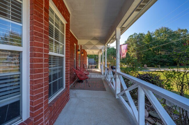 Building Photo - 393 Lee Rd 554