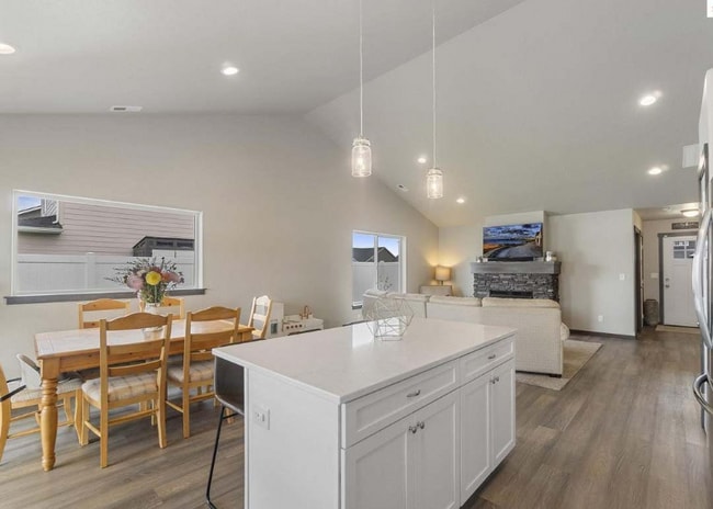 Building Photo - 3813 N Pradera Ct