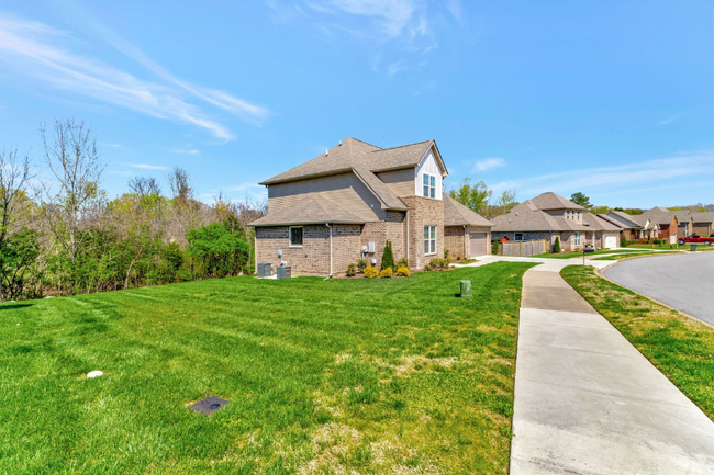 Building Photo - 204 Faraway Hills Dr