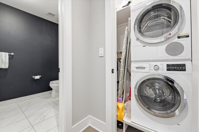 Building Photo - 9 Ave at Port Imperial