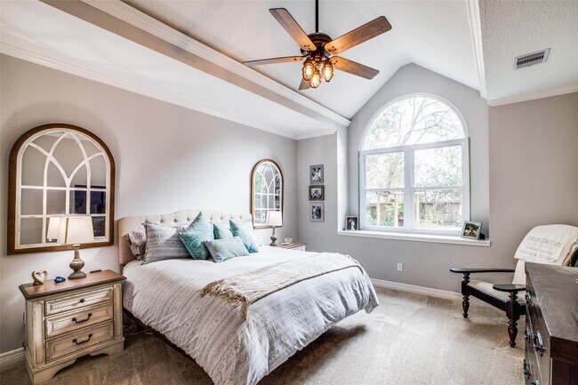 Building Photo - 7 Deer Lake Ct