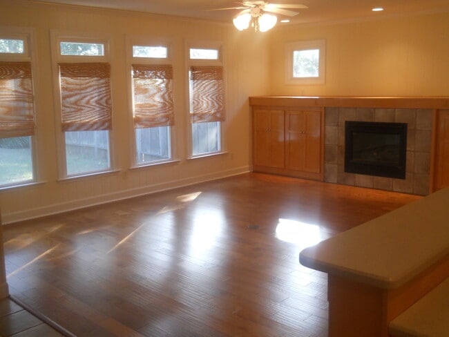 Building Photo - 4602 Ridgeview Cir