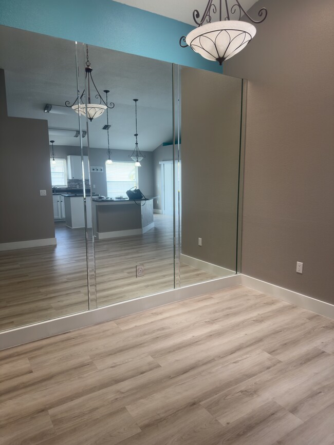Building Photo - 8804 Southbay Dr