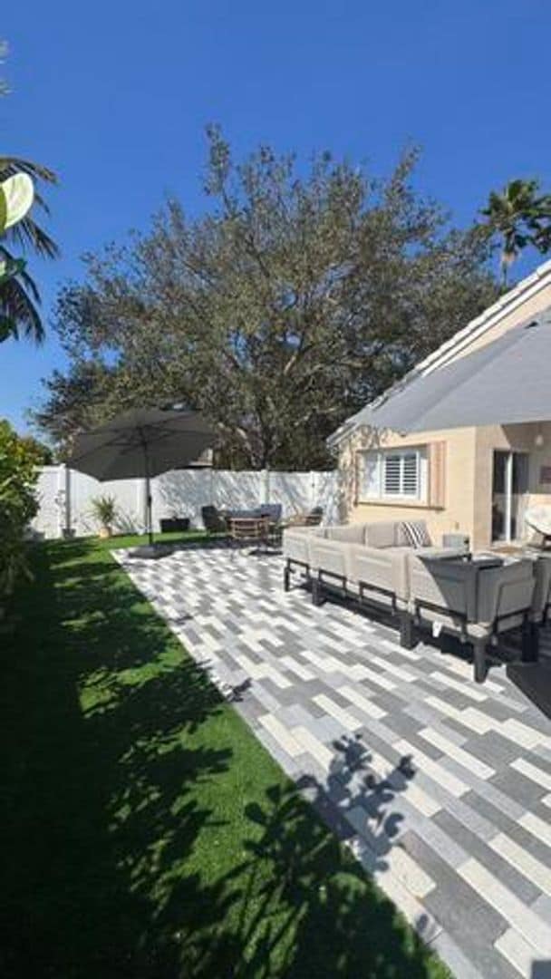 Building Photo - 672 NW 45th Ave