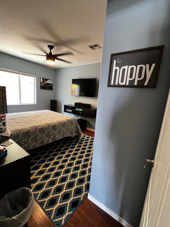 Building Photo - 8443 Forget Me not St