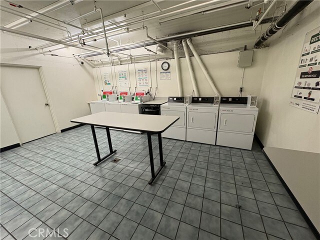 Building Photo - 5625 N Sumner Way