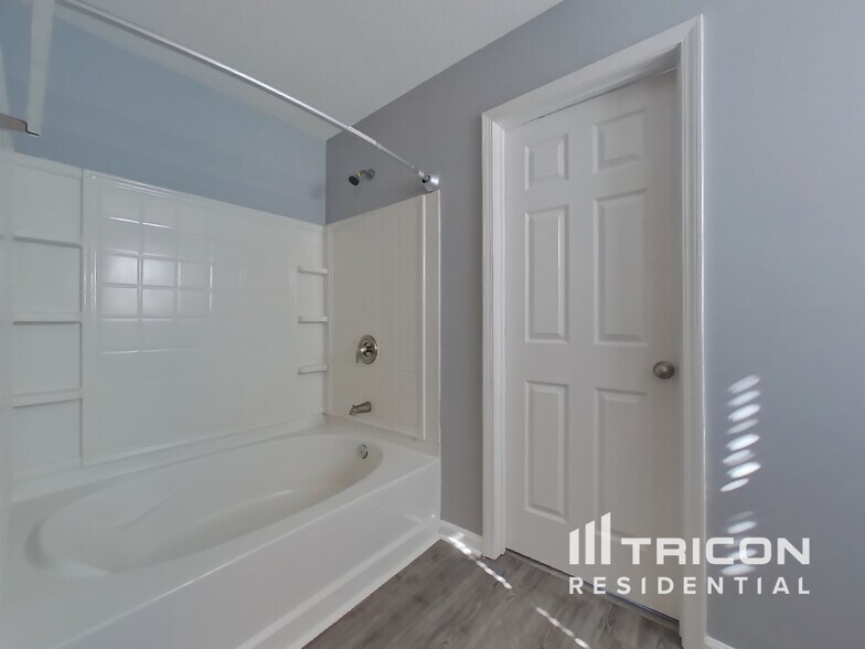 Building Photo - 341 Rosemont Ct