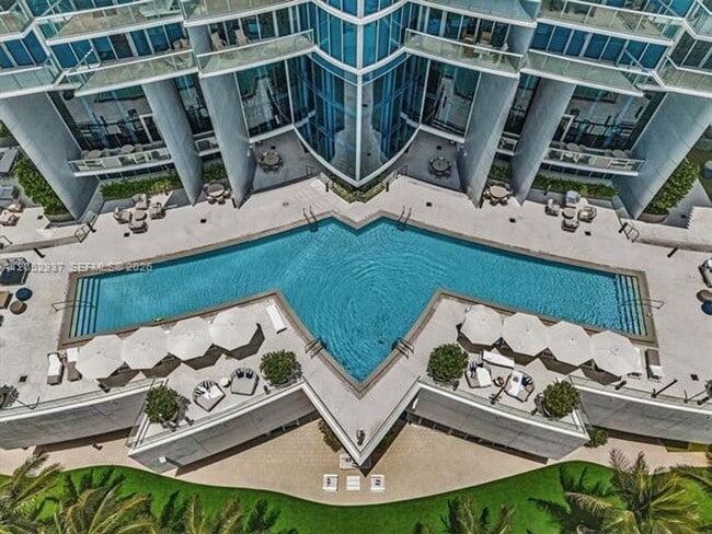 Building Photo - 17001 Collins Ave