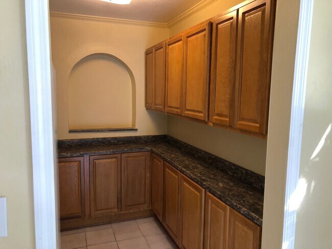 Building Photo - Great home in West Park off of Newberry Road.