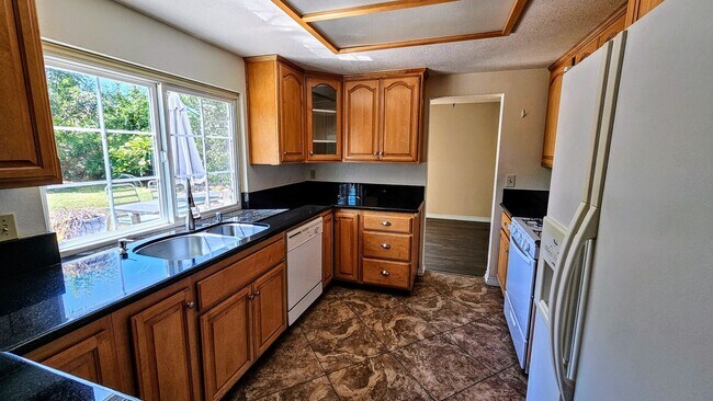 Building Photo - 2632 S Marigold Ave