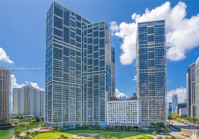 Building Photo - 475 Brickell Ave