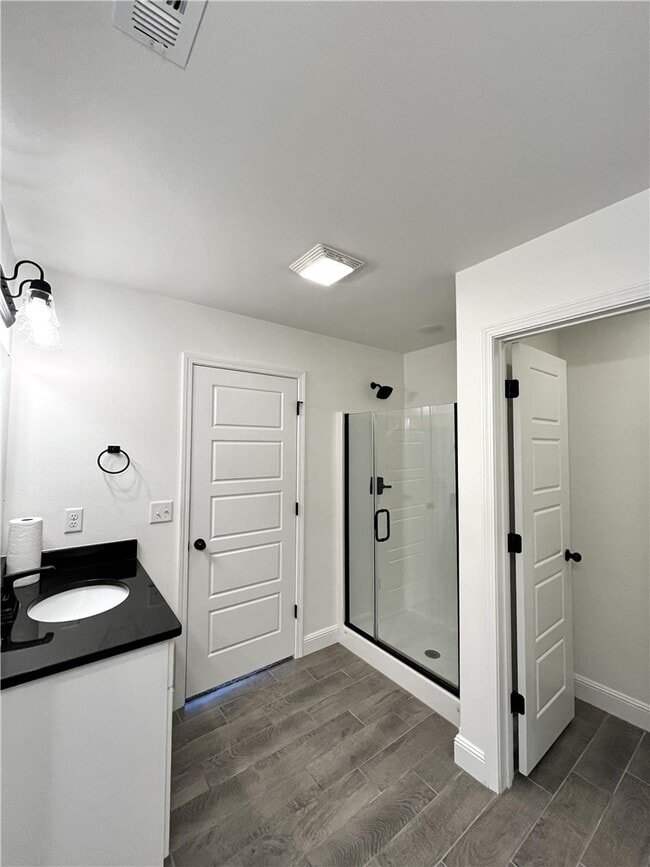 Building Photo - 2060 Periwinkle Pl