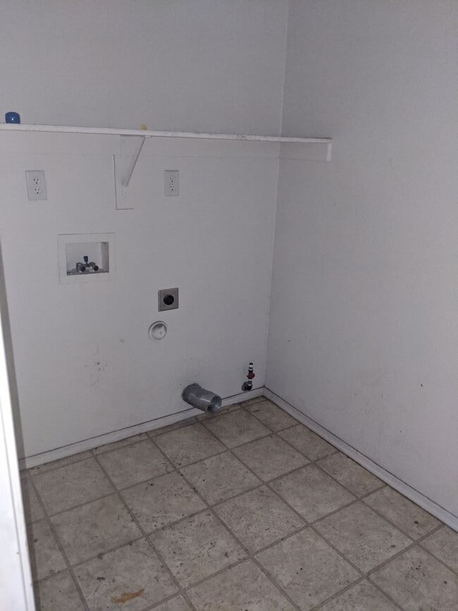 Building Photo - Midvale Rental