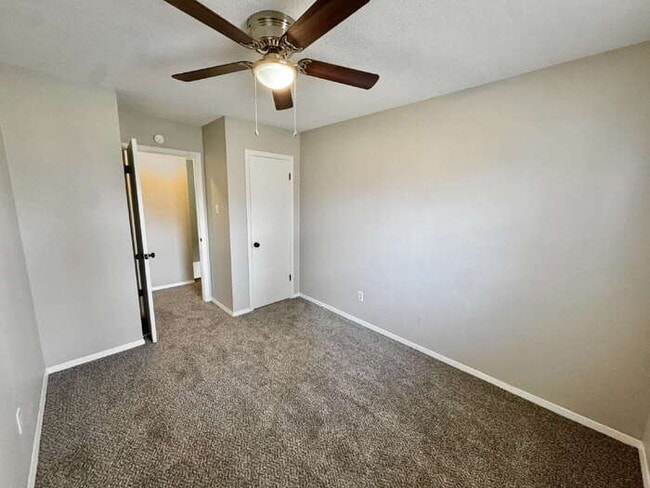 Building Photo - 1742 E Holmes Rd