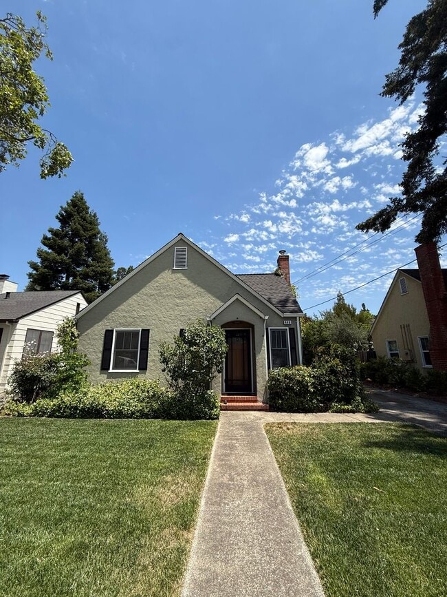 Primary Photo - 2 Bedroom 1 Bathroom Updated Single Family...