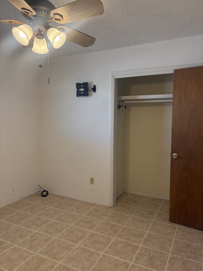 Building Photo - 1143 De Vargas Ct