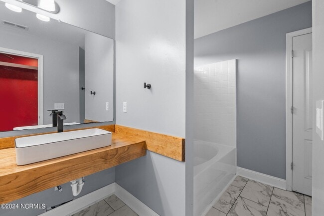 Building Photo - 121 Grist Mill Dr