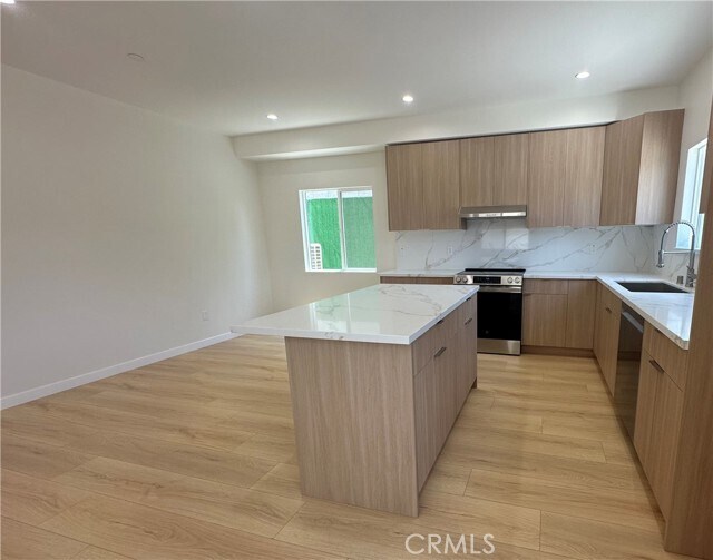 Building Photo - 7726 Laurel Canyon Blvd