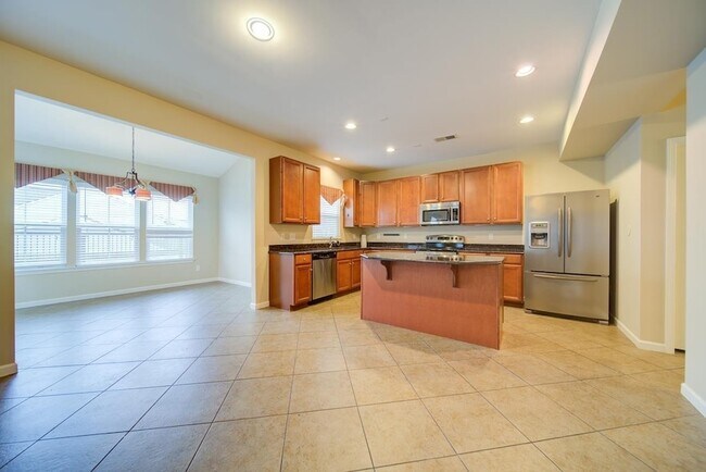 Building Photo - 100 Sophie Ct