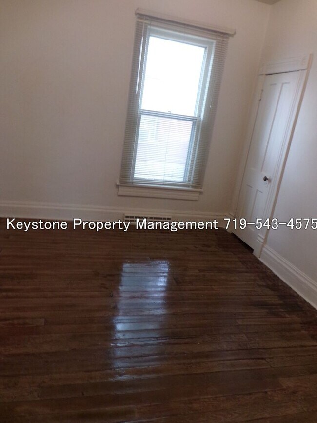 Building Photo - ALL Utilities Included with Rent! South-si...