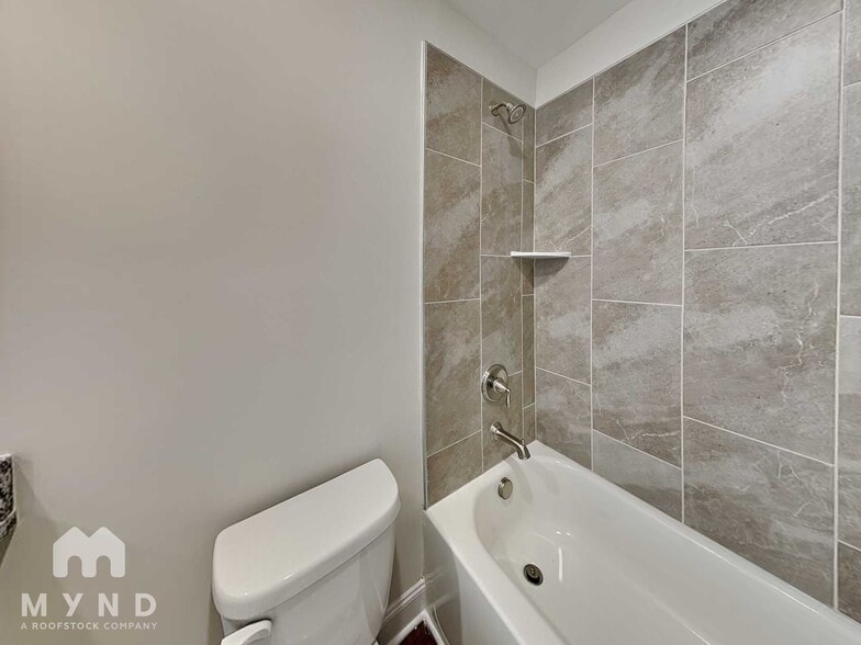 Building Photo - 6921 Woodland Stream Pl