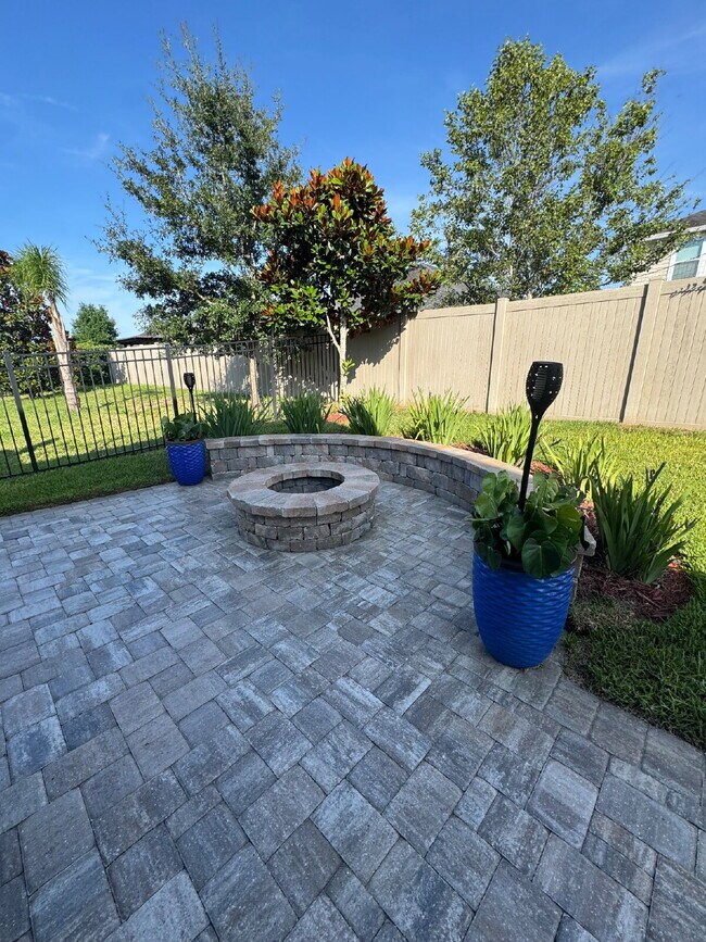 Building Photo - Shearwater, 4 bedroom 3.5 bath home for rent.