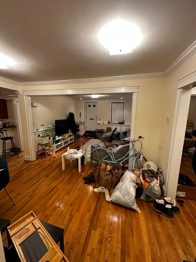 Building Photo - 27 Glenville Ave