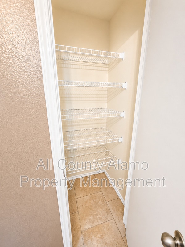 Building Photo - 9006 Pinseeker
