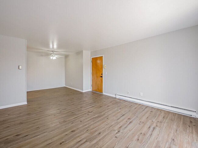 Building Photo - 825 S Grand Ave