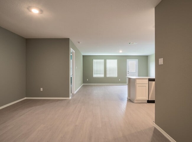 Building Photo - 252 Rock Spgs Dr