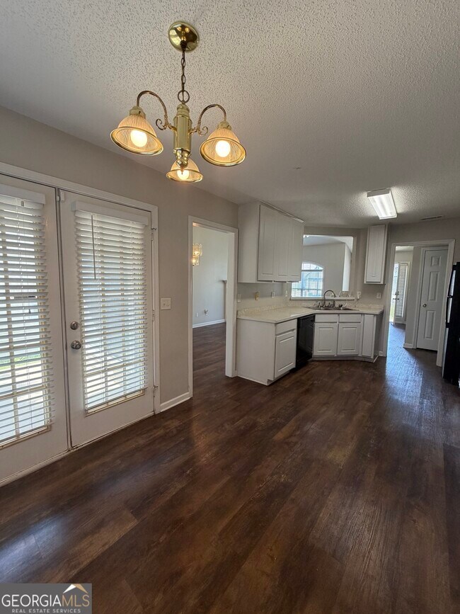 Building Photo - 3020 Meadow Glen Pass