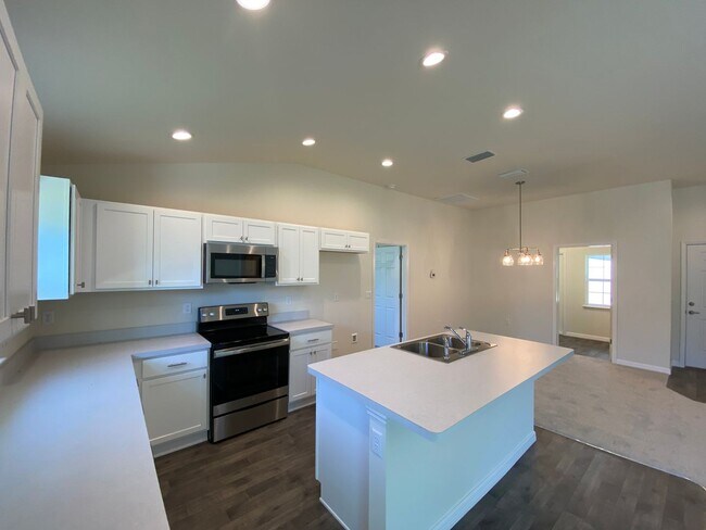 Building Photo - Desirable Citrus Springs Neighborhood 4/2/2 *WON'T LAST*