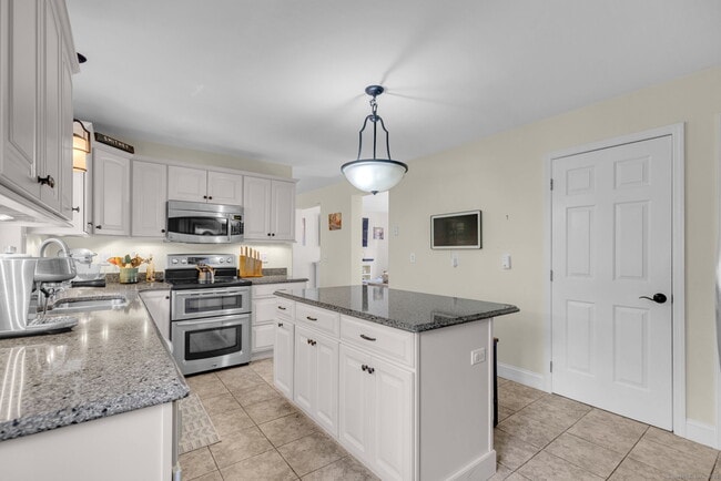 Building Photo - 943 Mt Vernon Rd