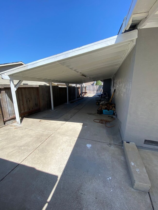 Building Photo - 4 Bed 2 Bath Single Family Home In Antioch...