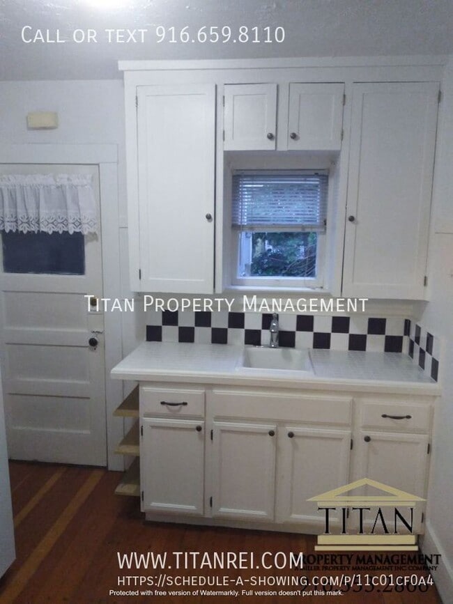 Building Photo - 714 27th St