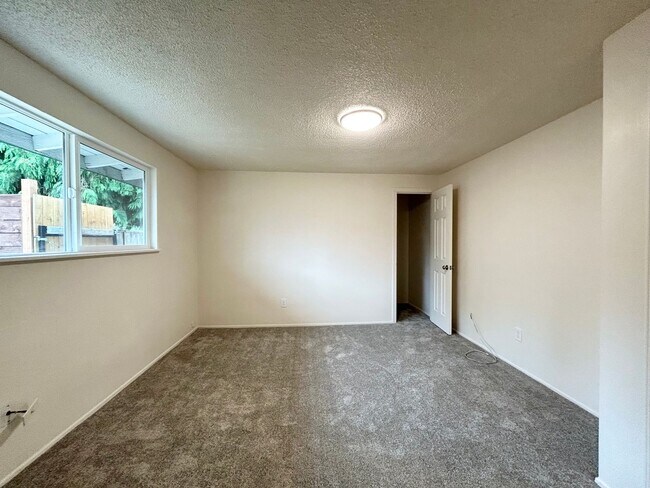 Building Photo - sw165th