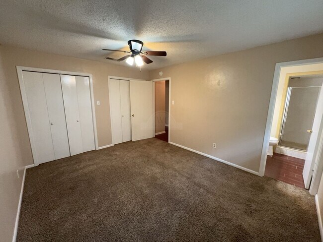 Building Photo - 1013 Kathey Dr