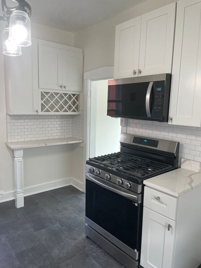 Building Photo - House for Rent in Southwest City