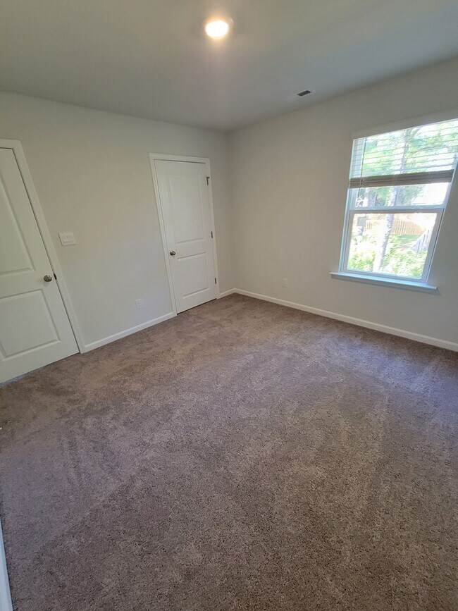 Building Photo - Gorgeous Newer Construction In Sneads Ferry!!