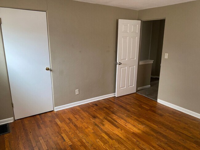Building Photo - 4046-4048 Halsey Place