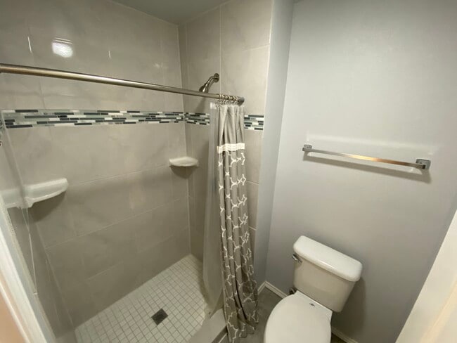 Building Photo - 104 Rising Star