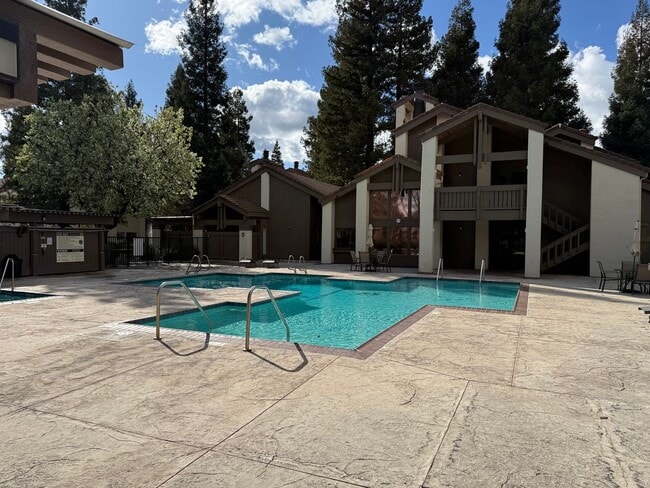 Building Photo - Executive 2-bedroom condo in gated community!