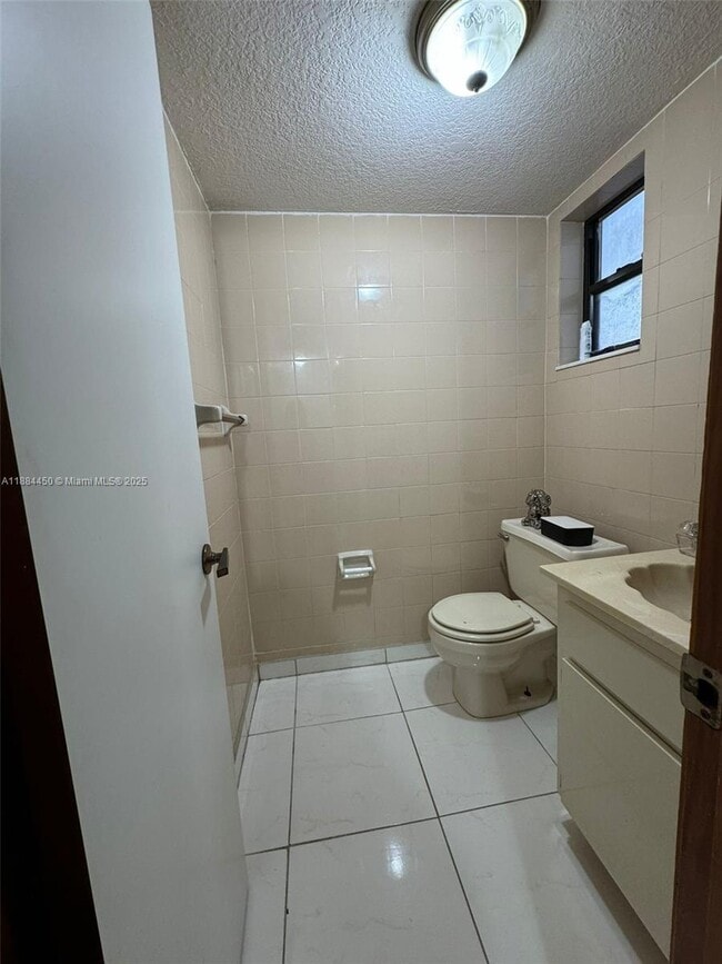 Building Photo - 210 W 68th St