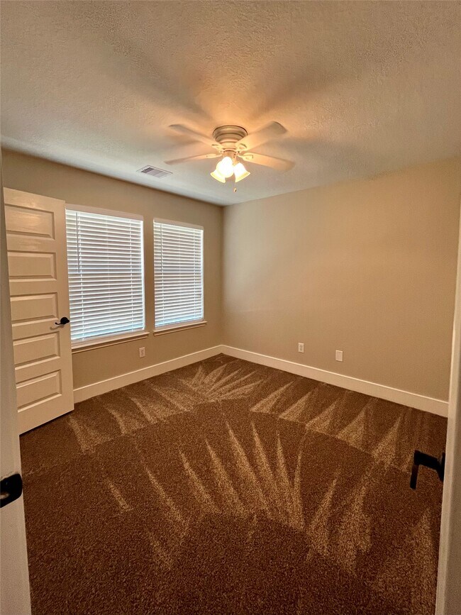 Building Photo - 3951 Town Park Ln