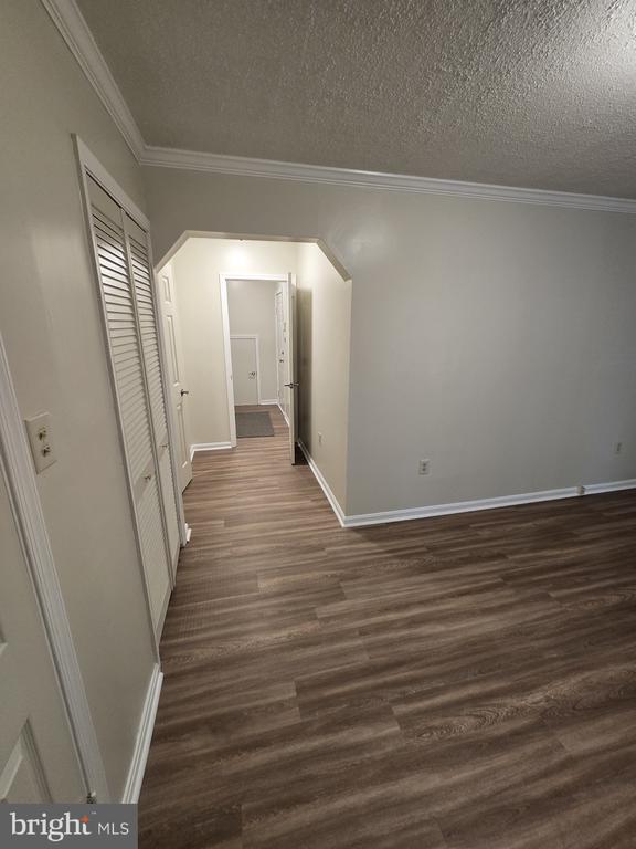Building Photo - 6328 S Lake Ct