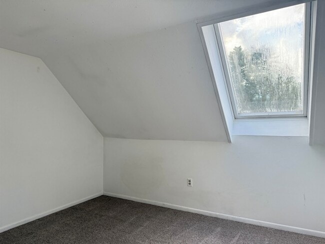 Building Photo - 4 Churchill Ct