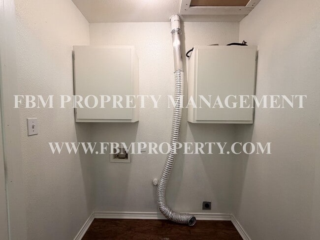 Building Photo - 204-206 West Lamar St