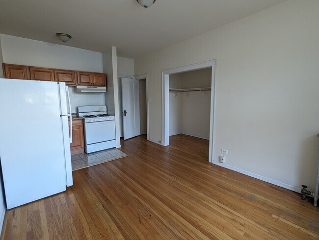 Building Photo - 2737 N Spaulding Ave