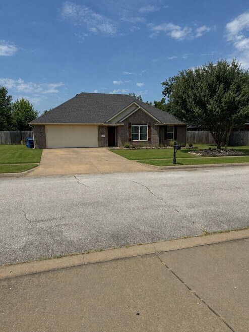 Building Photo - 489 North Drewrys Bluff Drive