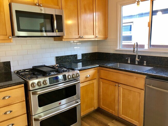 Building Photo - 1727 Franklin St